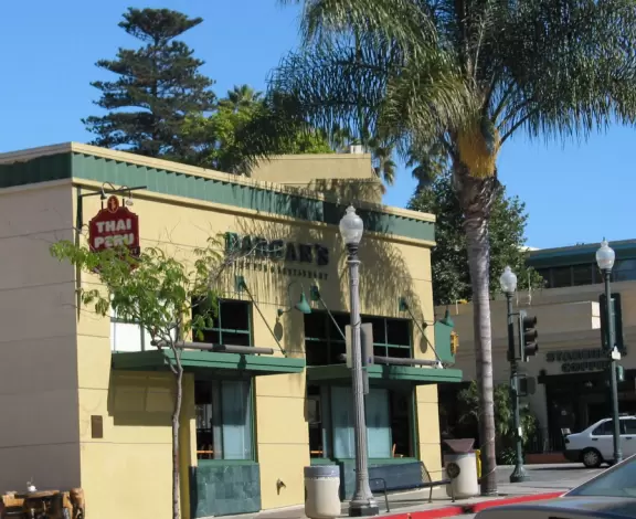 Thai and Peruvian food, plus an Irish pub next door! The choices are endless in Ventura!