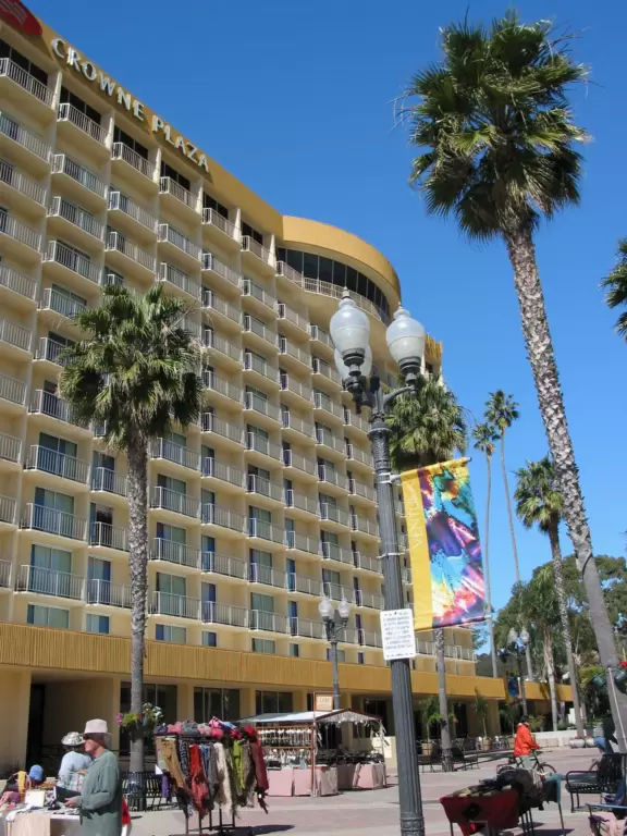 The pedestrian square in front of the Colony Plaza Hotel.