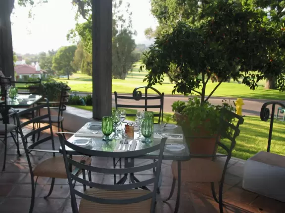 Pretty setting at Oak Cafe. 