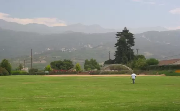 The mountain panorama continues to the east. 