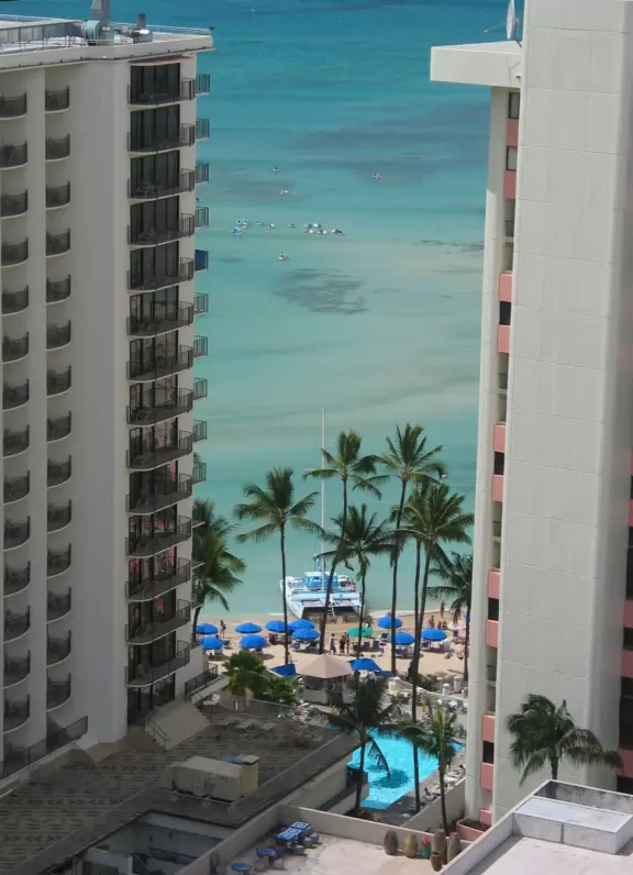 View of the aquamarine waters of Royal Hawaiian Beach, as seen from the Holiday Inn Waikiki Beachcomber Resort.