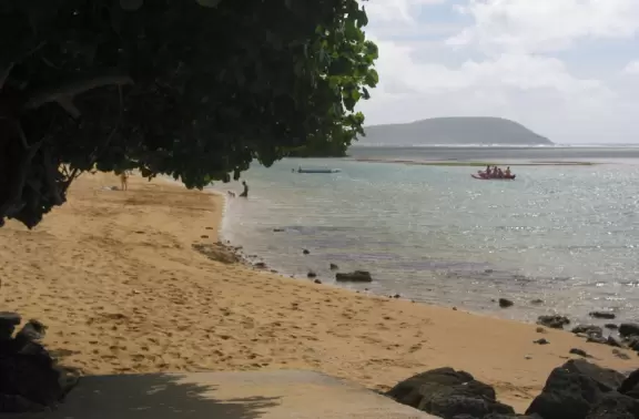 Path down to the sands of Kahala Resort Beach.