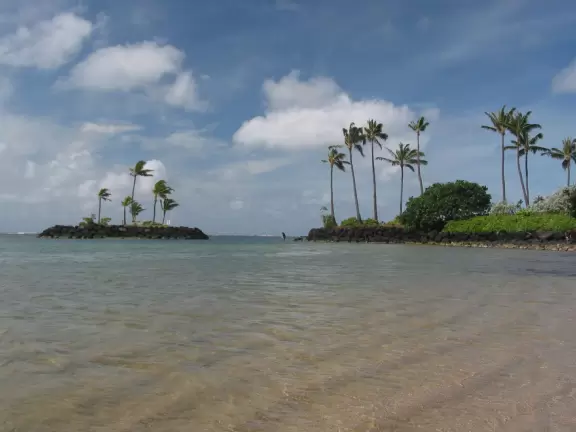 The shallow waters of Kahala Resort Beach.