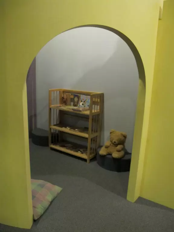 Teddy can read with you.