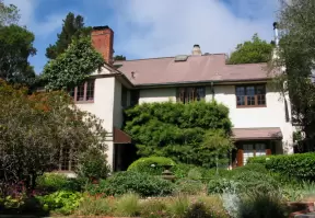Old Monterey Inn, on a slope above the garden.