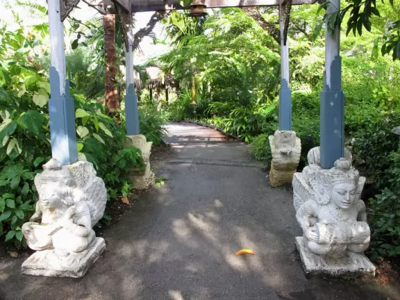 Stunning tropical-themed gardens and cute children's area.