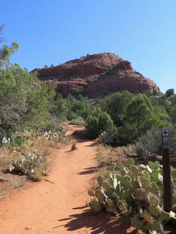 Hiking path that is below the red rocks right from the trailhead.