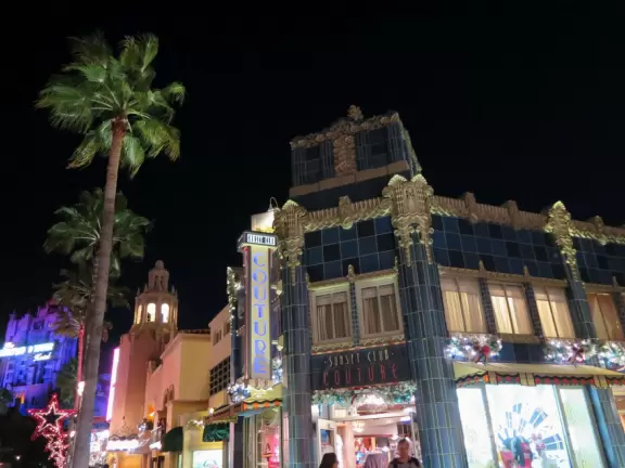 Beautiful theme park with art deco buildings and California-style palms, and the amazing Star Wars land.