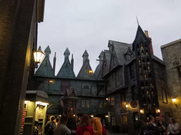 Fun rides with short lines, and wonderful Harry Potter area.