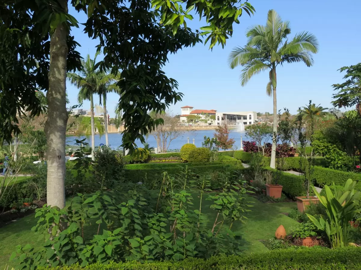 Hollis Garden and Lake Mirror Walk, Lakeland