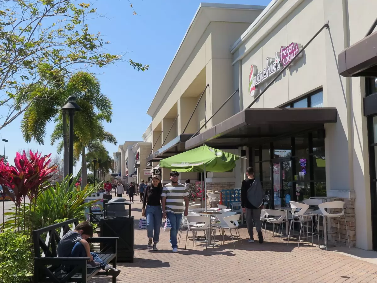 The Loop outdoor mall, Kissimmee