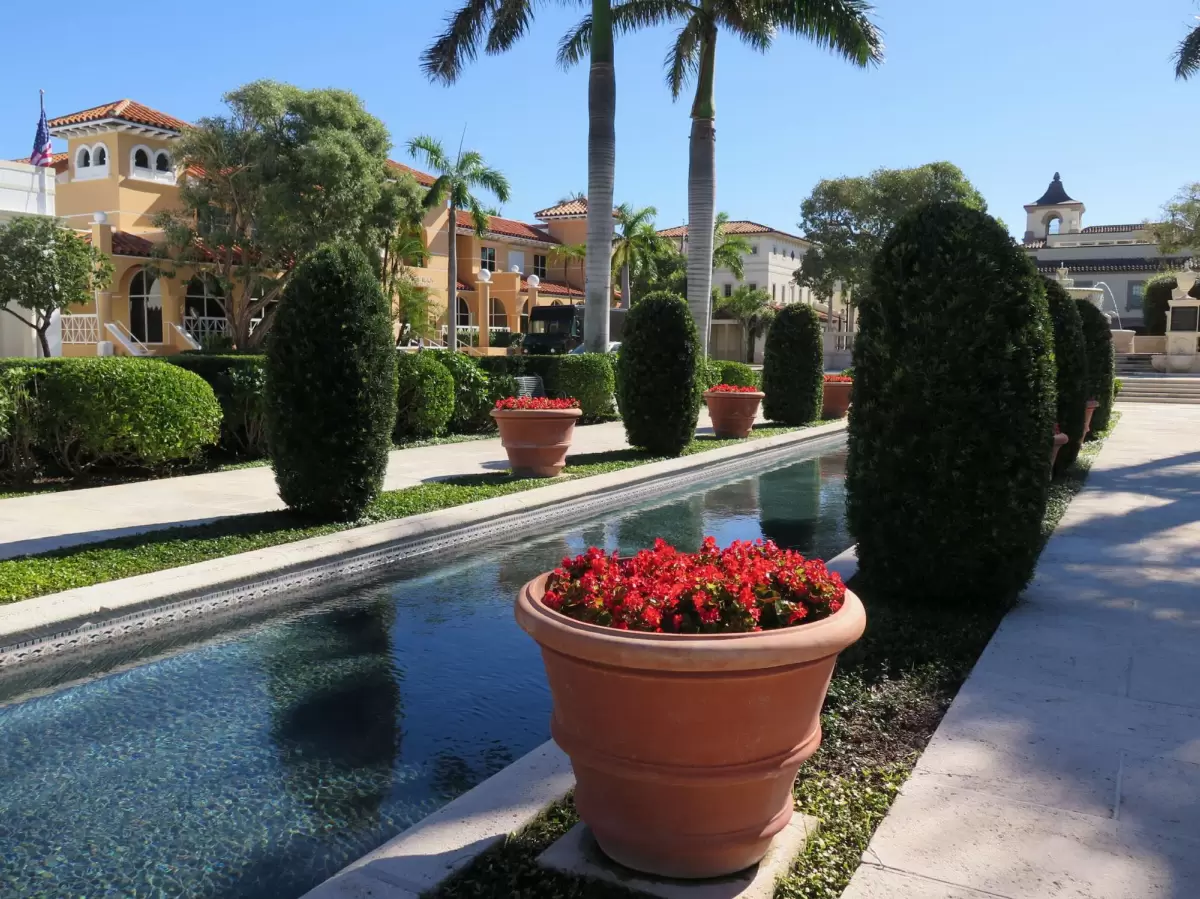 Memorial Fountain Plaza, Palm Beach