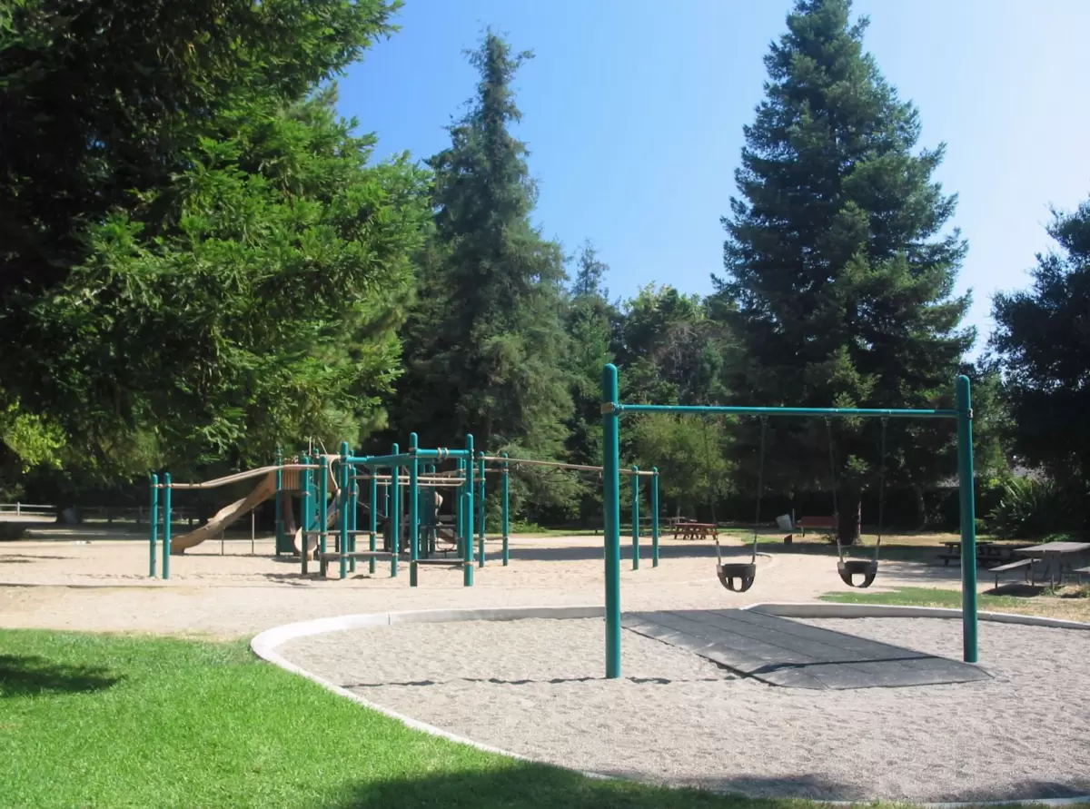 Stow Grove Park