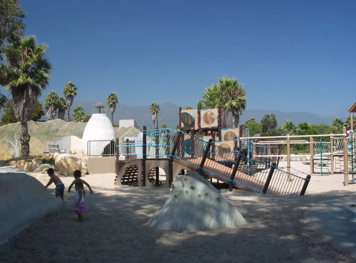 Frisbee Fun at Chase Palm Park!