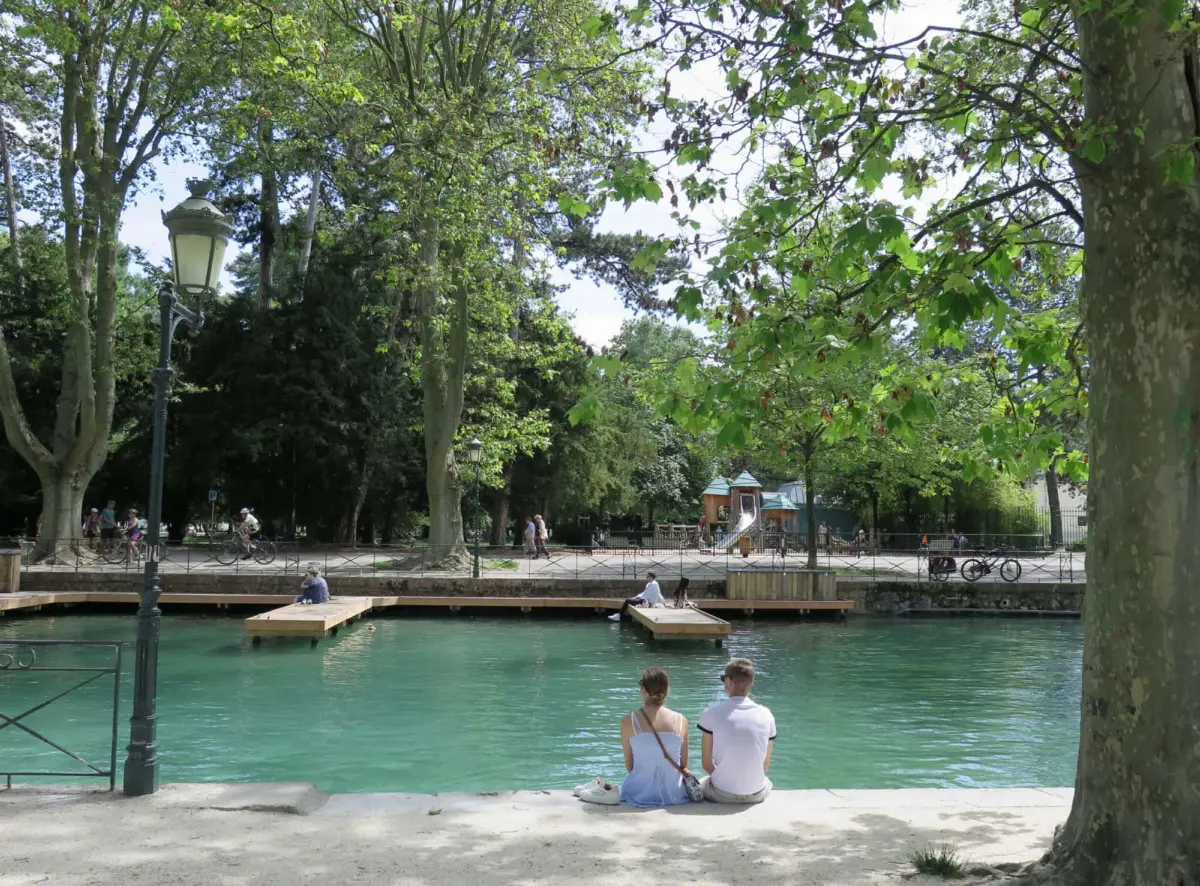 Canal du Vasse and carousel, Annecy