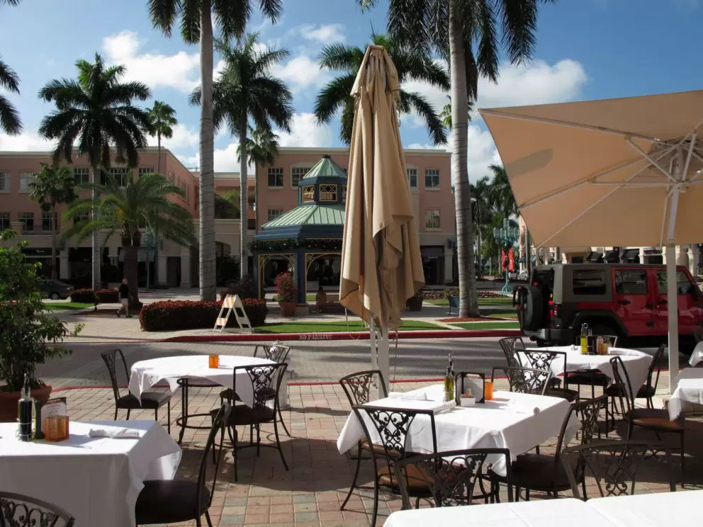 Sidewalk cafe.