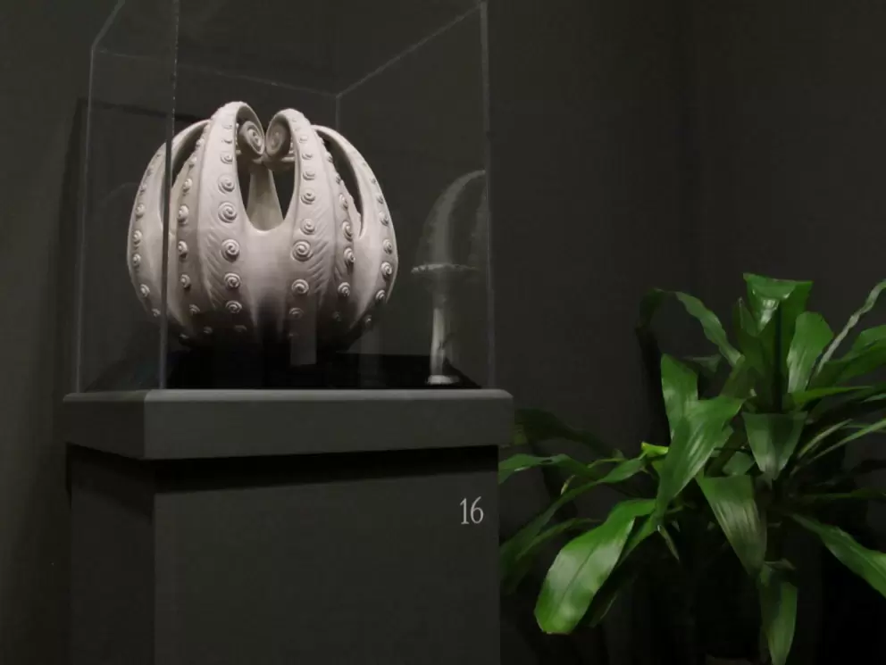 Fern fronds vase, by Tiffany.