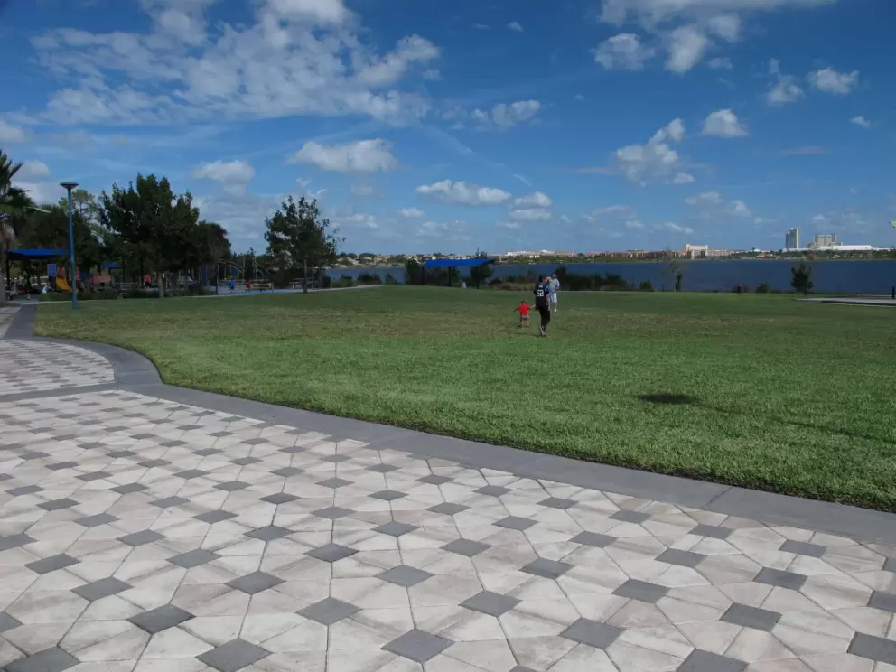 Large grassy area to play.