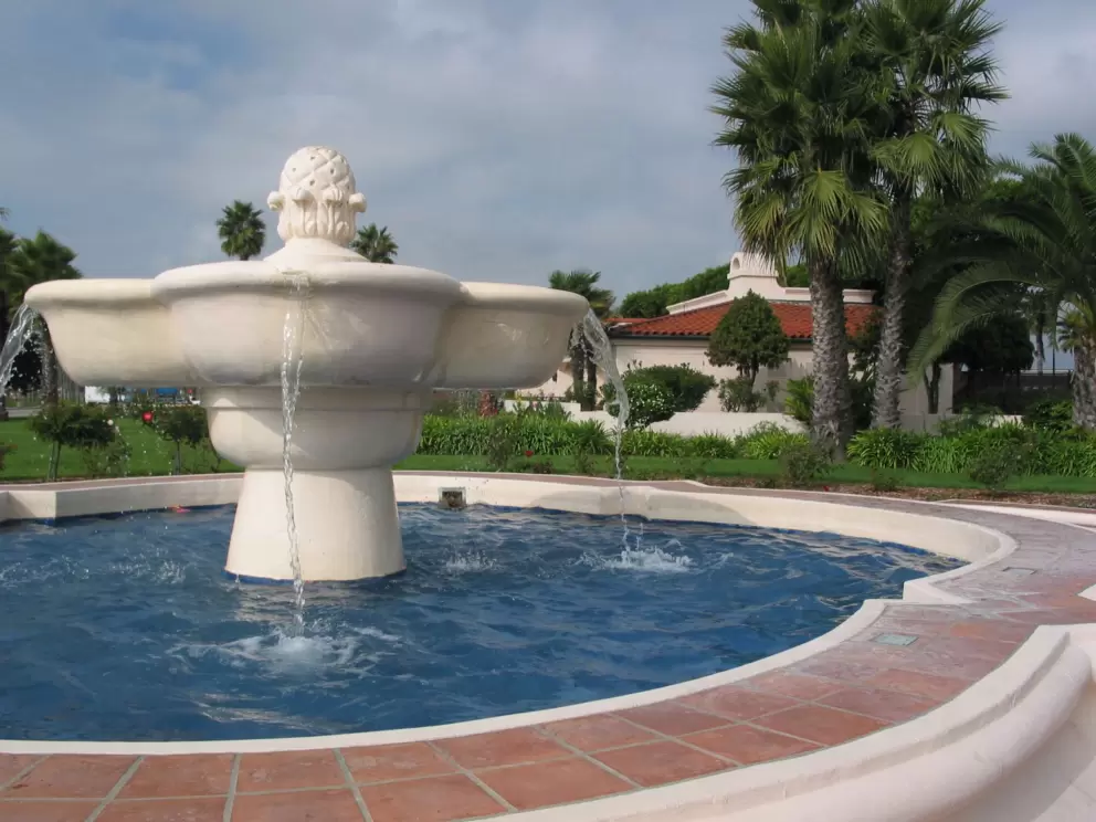 The fountain and plaza at Cabrillo Blvd and Calle Cesar Chavez.