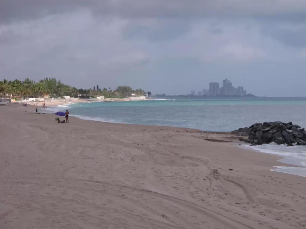 Looking north from the ocean promenade.