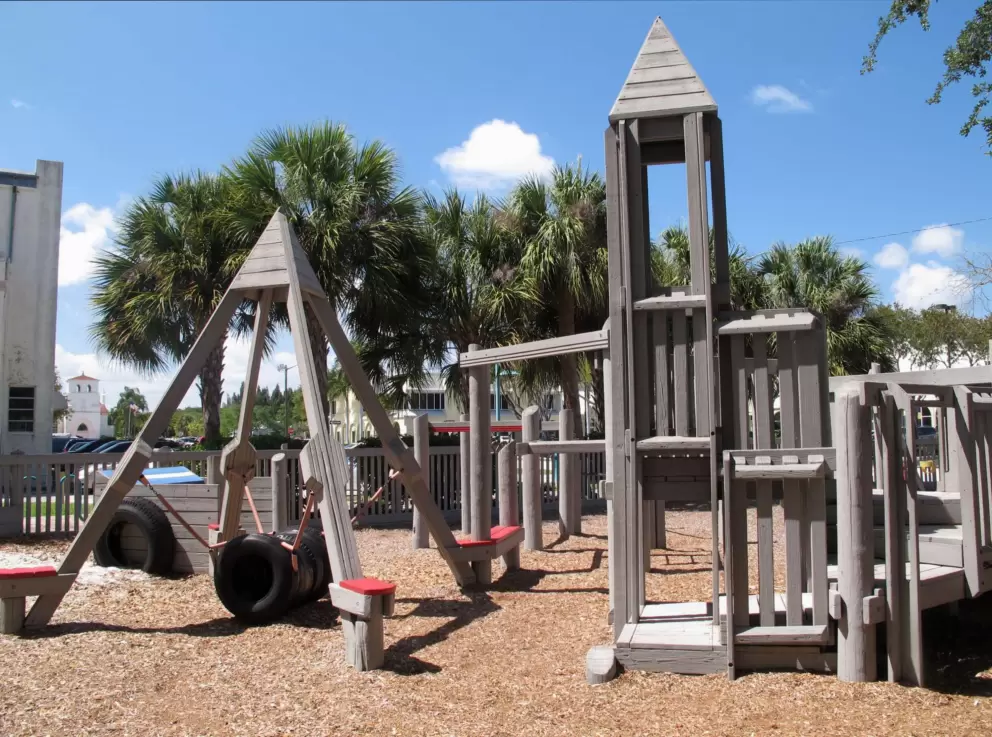 A unique, long tire swing.