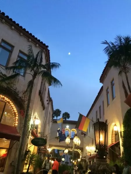 La Arcada looking pretty in the evening. Photo by Giovanna Anghera.