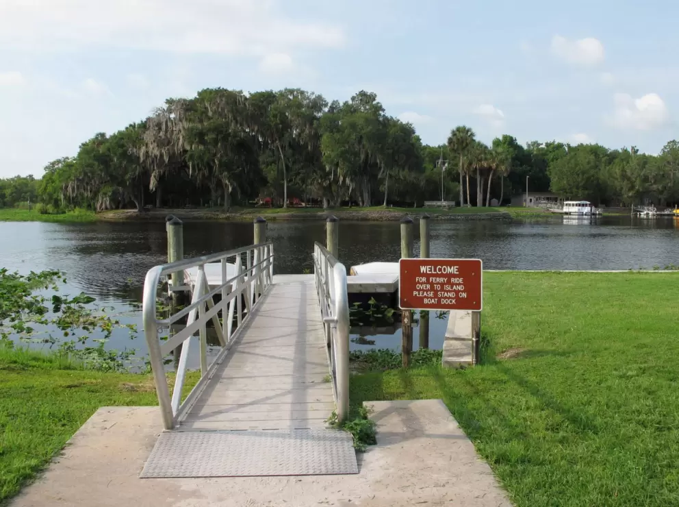 Boat dock where you stand to take the ferry to Hontoon Island.