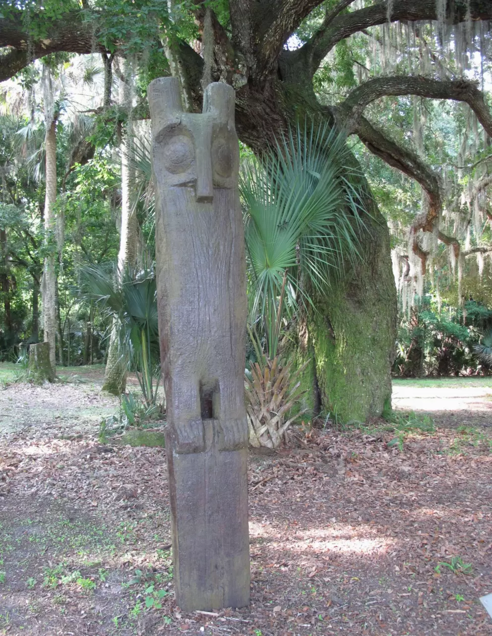 Replica of the totem of the "Owl Clan" that lived on this island.