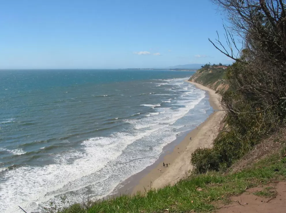The beach below Douglas Preserve.