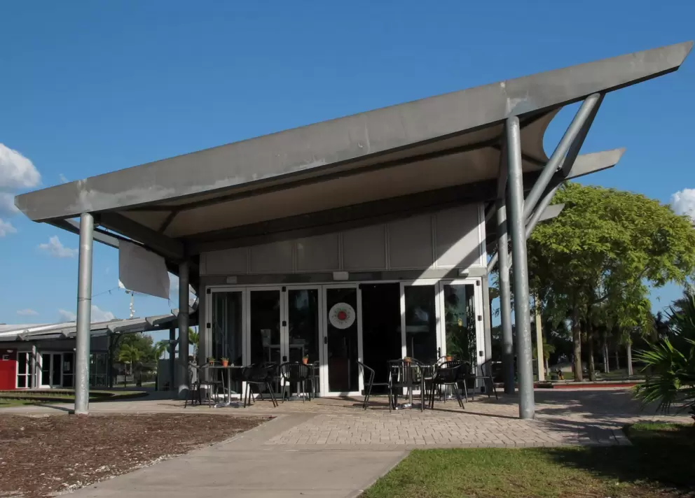 The modern architecture of Cafe in the Park.