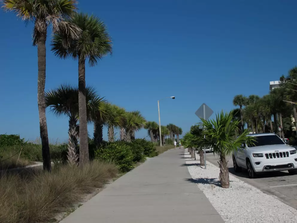 The walking path along Benjamin Franklin Road.