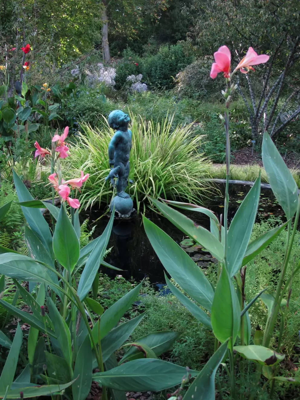 The sweet, happy Frog Baby sculpture.