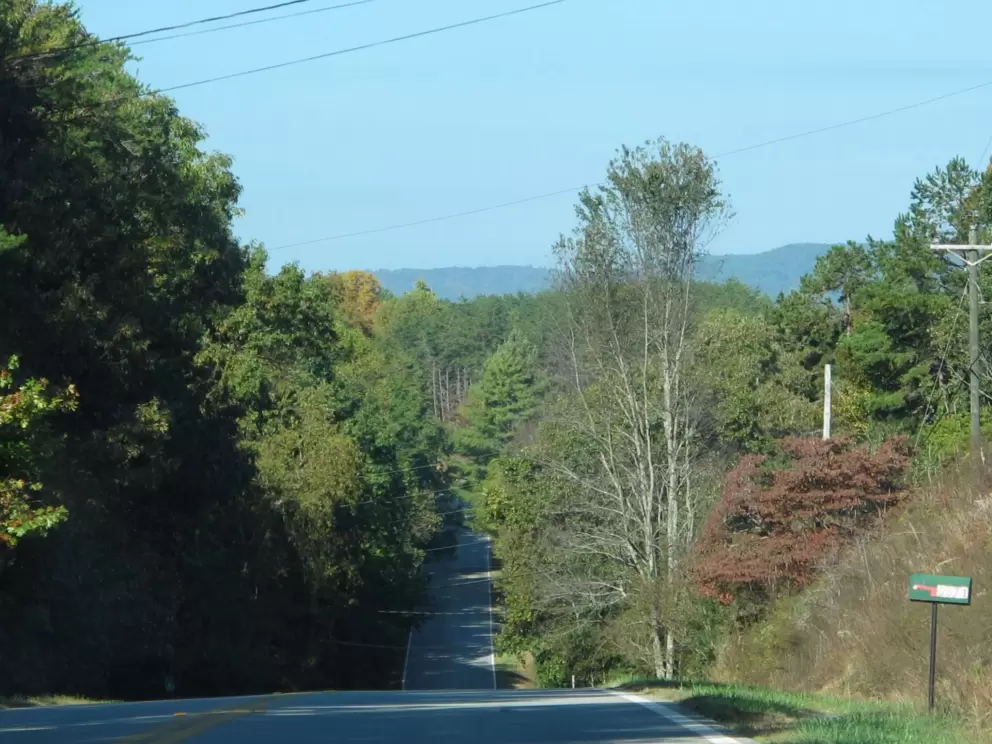 Country roads on the way to Amicalola Falls State Park.