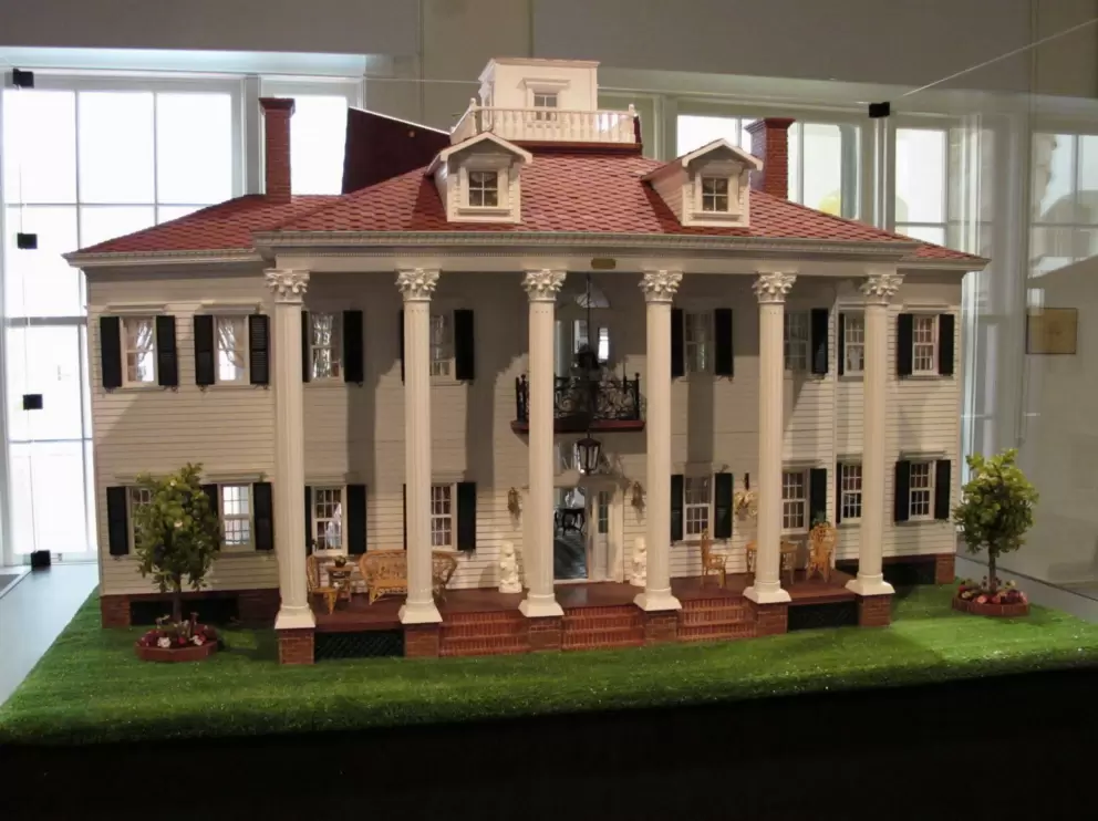 Colonial doll house with white columns.