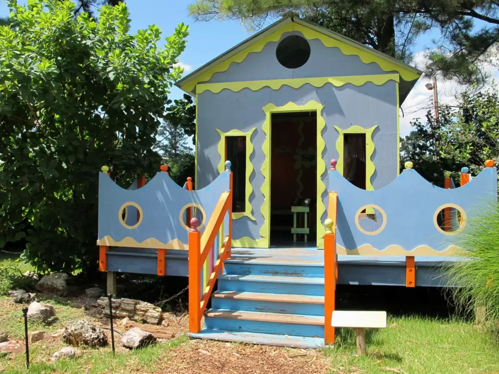 Another cute house.