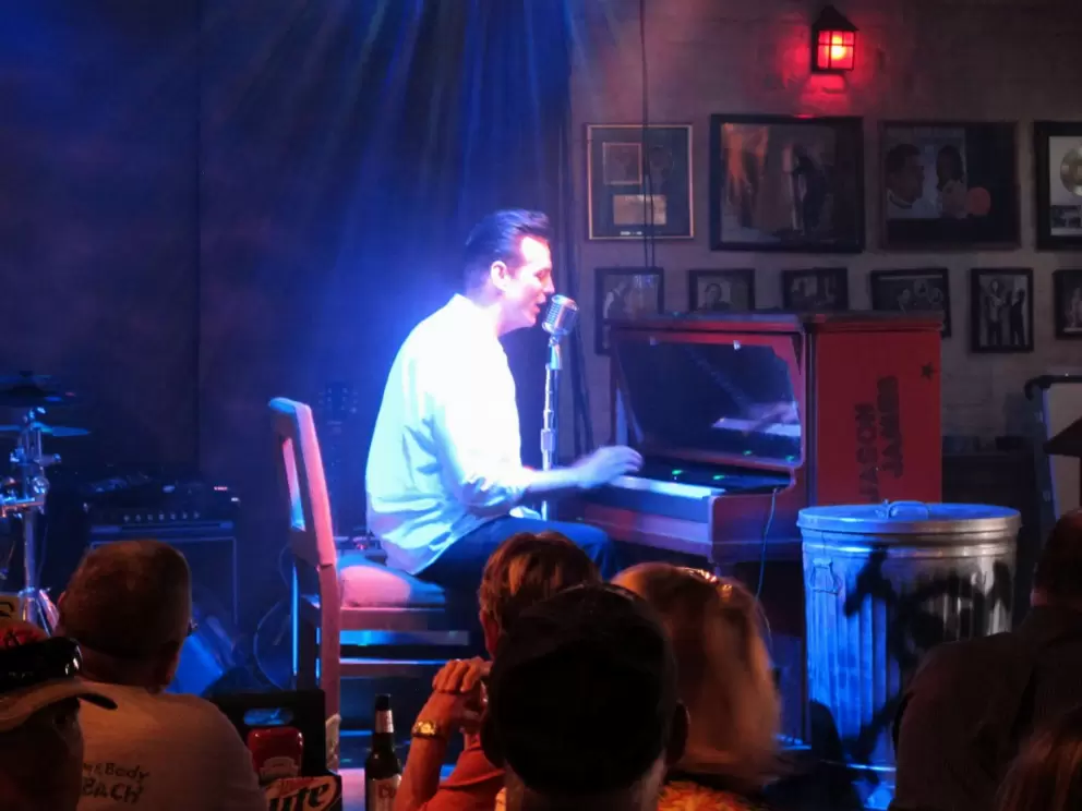 The pianist at the Jerry Lee Lewis Honky Tonk Cafe really puts on a show!