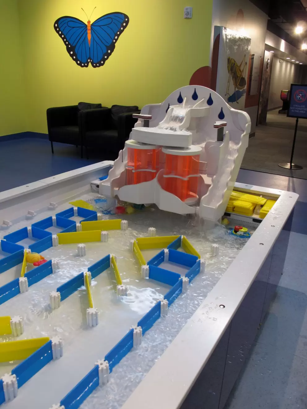 The fun water play station.