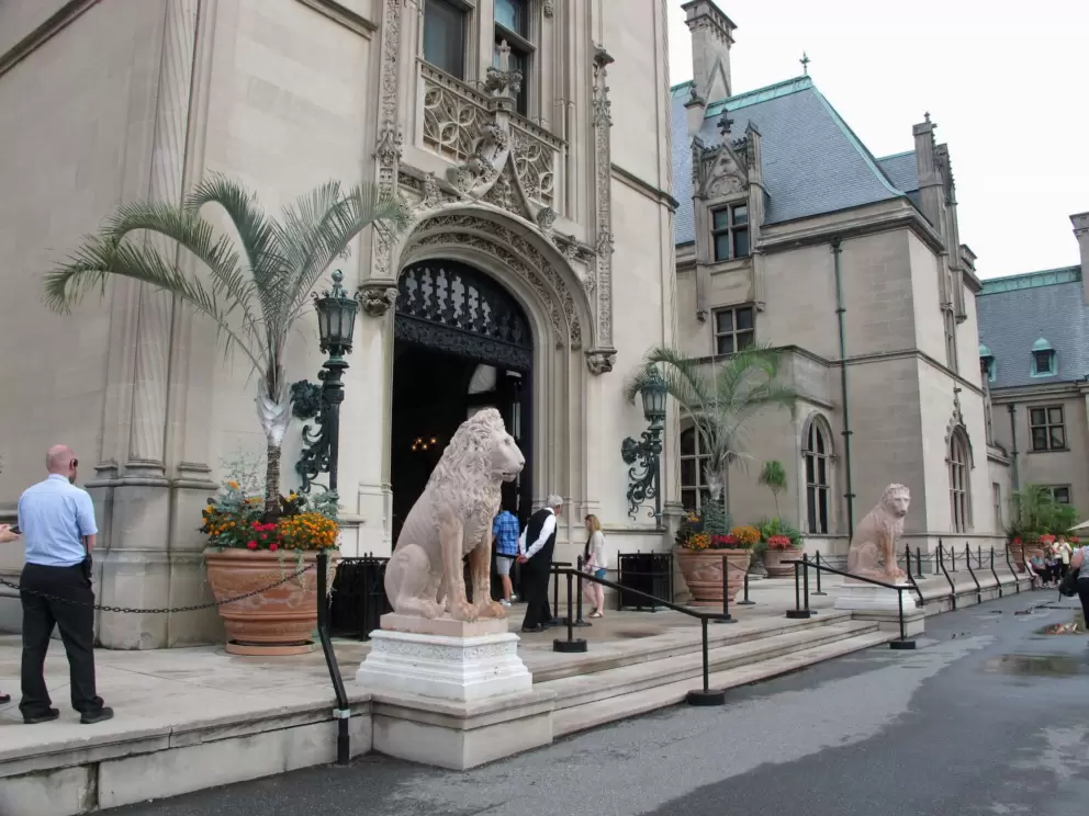 The entrance to the estate, with its lion statues.