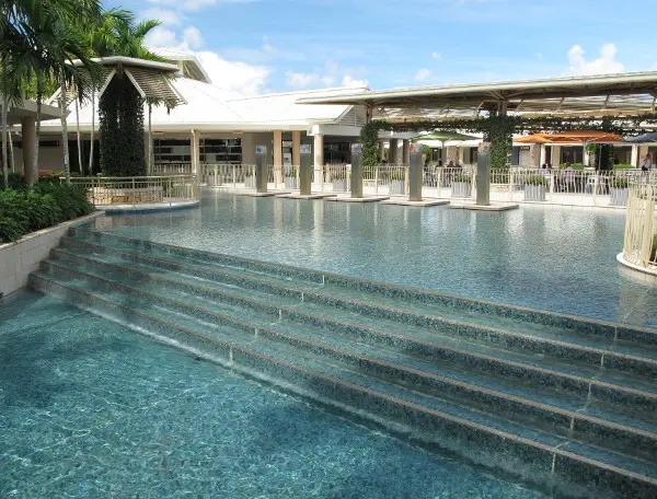 Pool fountain at Waterside Shops.