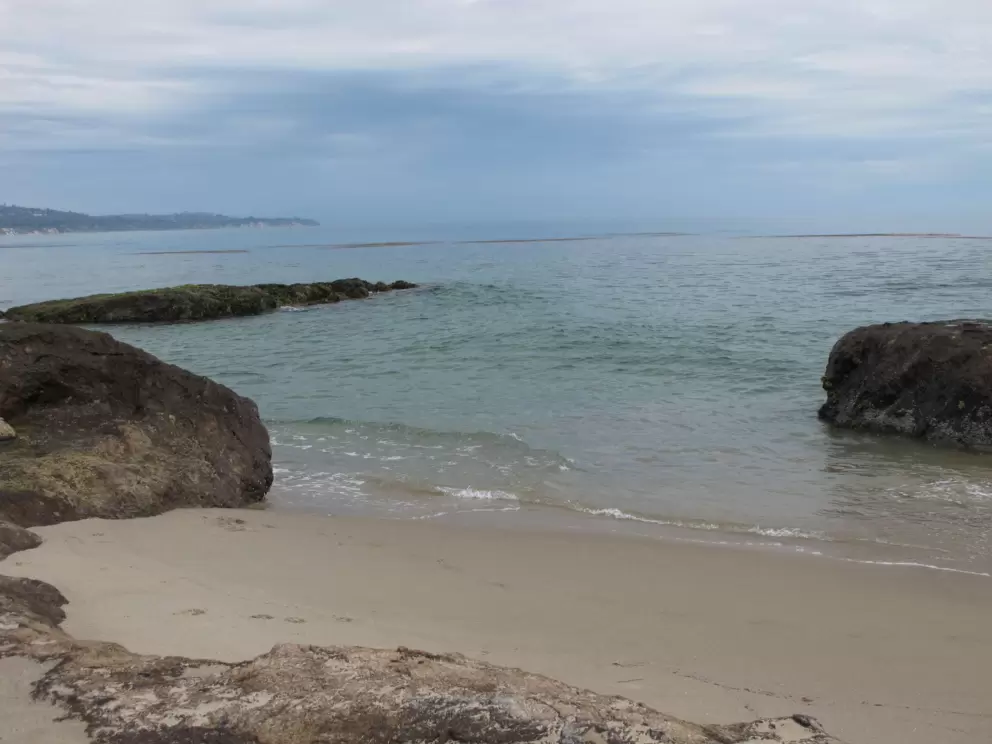 A cute little sheltered spot by the rocks.