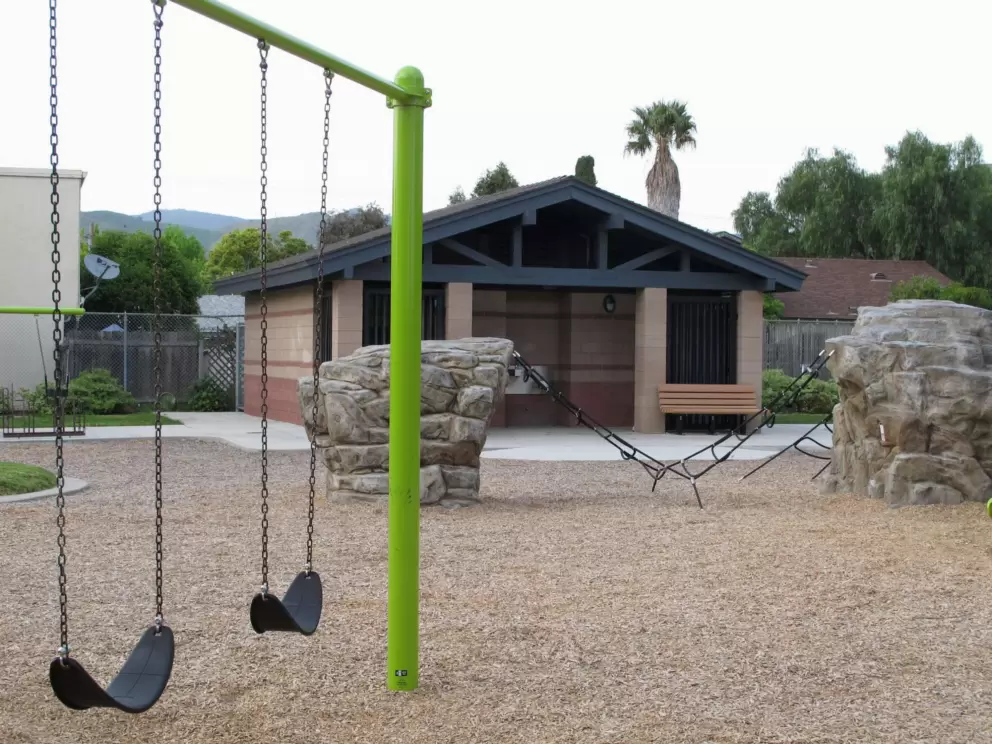 Rope climbey between boulders, and swings.