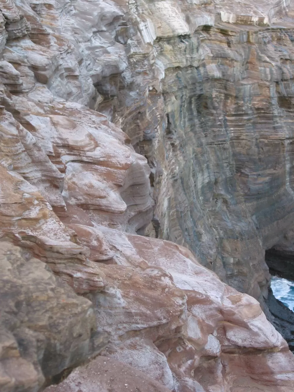 The amazing geological features of this area: curvy, layered rock.