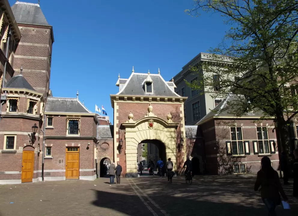Gate to Binnenhof square.