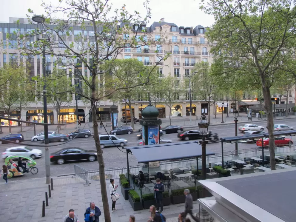 Little bistro in the middle of the sidewalk at the Champs-Elysee.