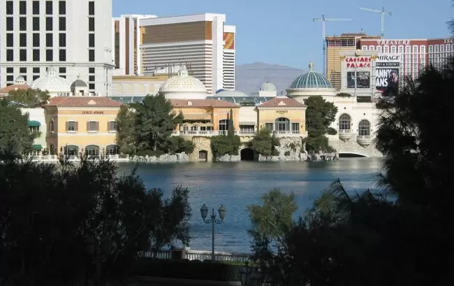 Lake Bellagio, where the fountain show takes place!