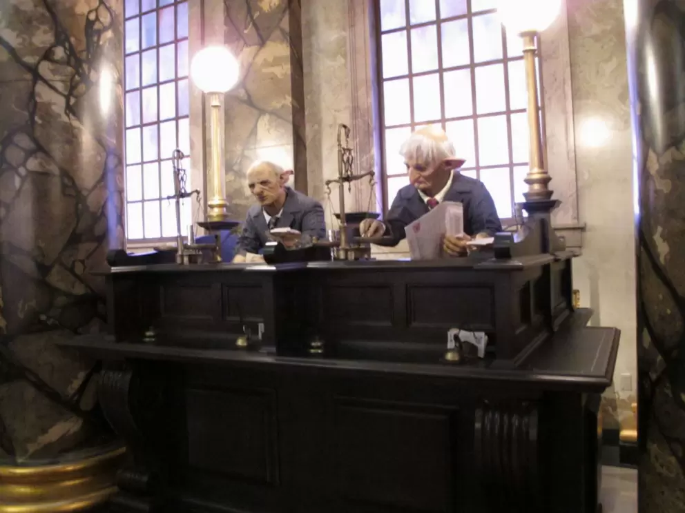 Harry Potter and the Escape from Gringotts- animatronic goblins.