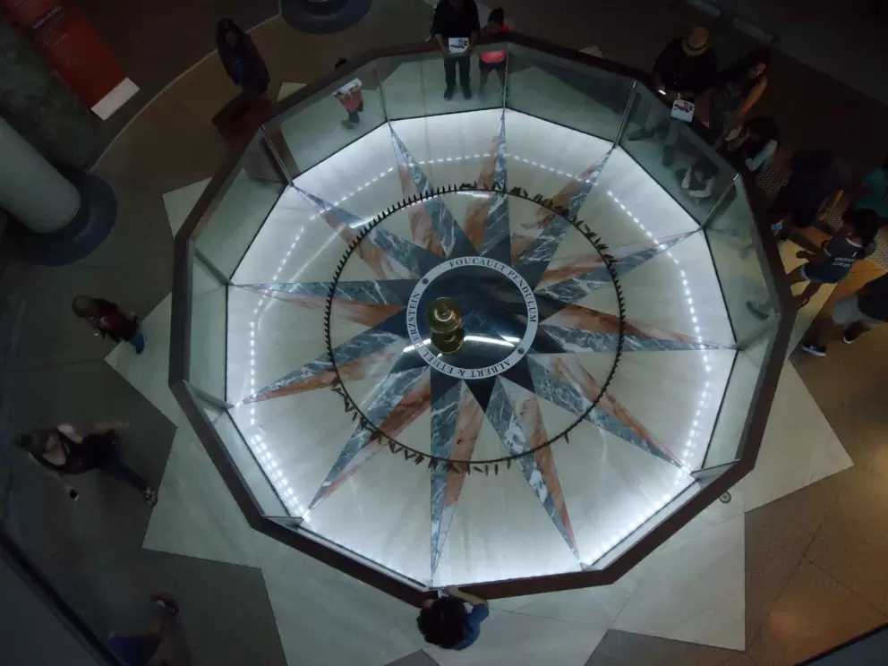 Foucault Pendulum, from above. 