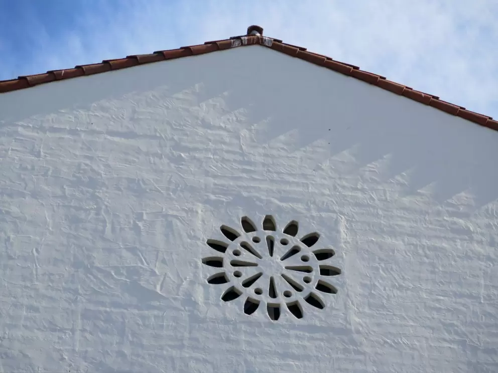Beautiful design on the building across from La Arcada.
