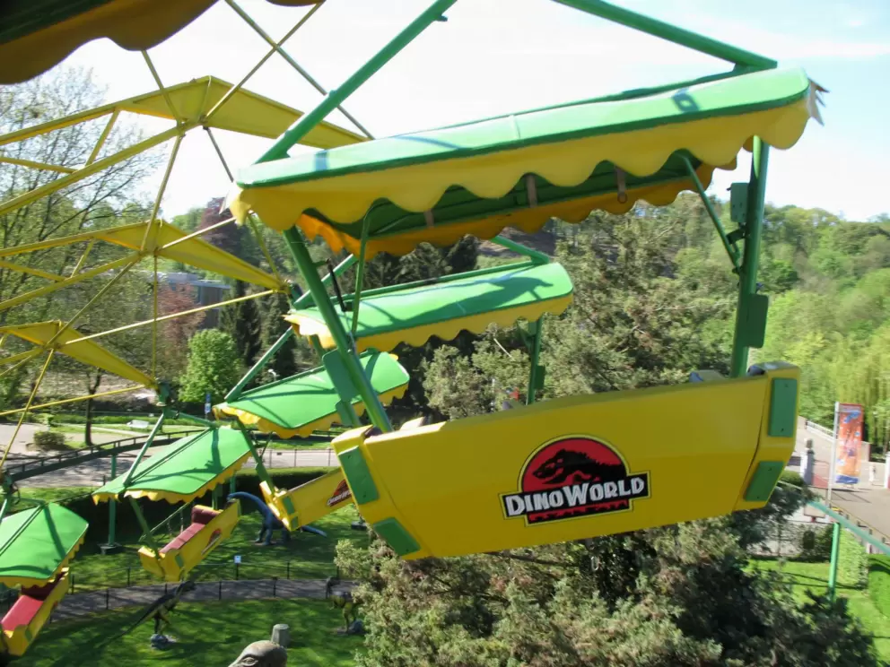 The wave swing ride with chairs for two.
