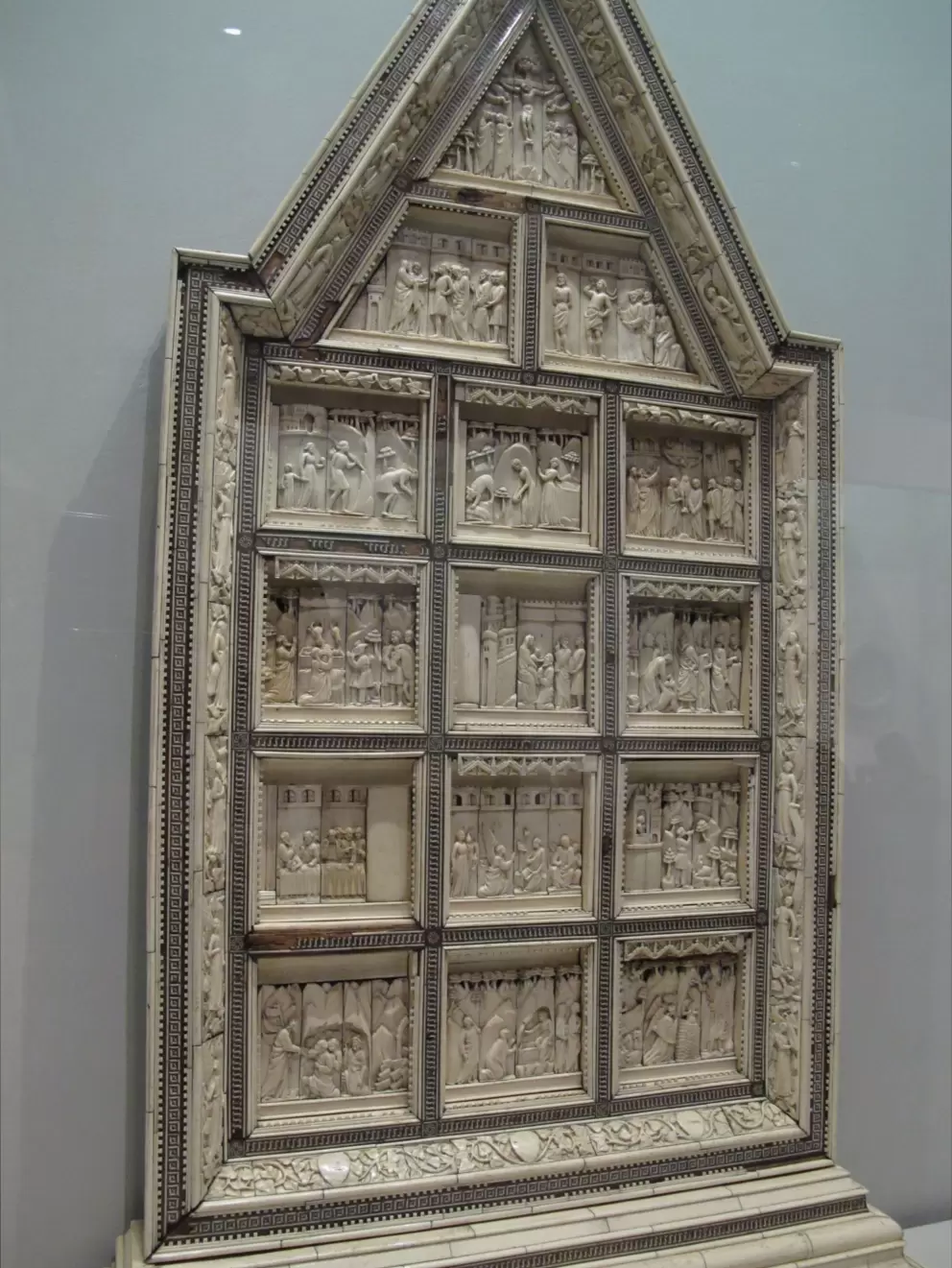 Altarpiece with scenes from the life of Christ.